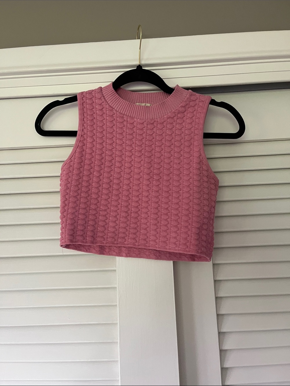Women's Pink Sleeveless Cable Knit Crop Top